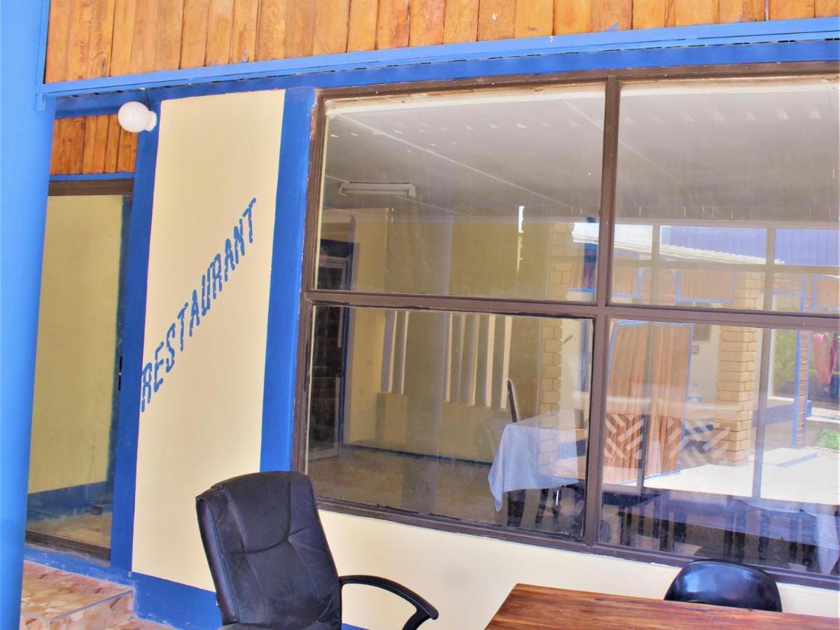 P Wake Guesthouse Opuwo Экстерьер фото