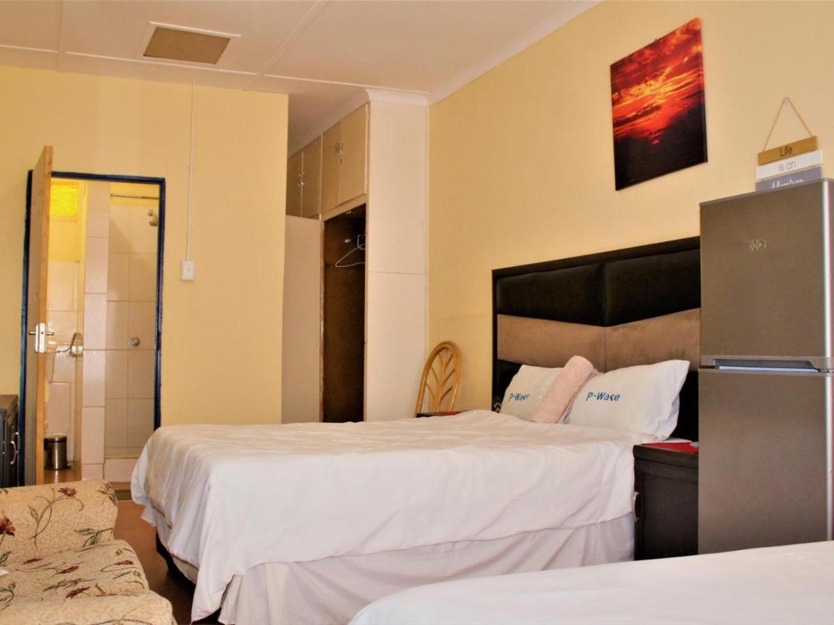 P Wake Guesthouse Opuwo Номер фото