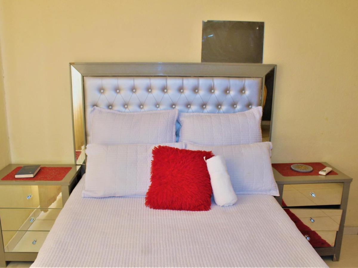 P Wake Guesthouse Opuwo Номер фото